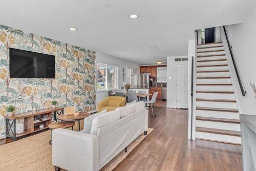 Tropical Style Oasis with Modern Comfort