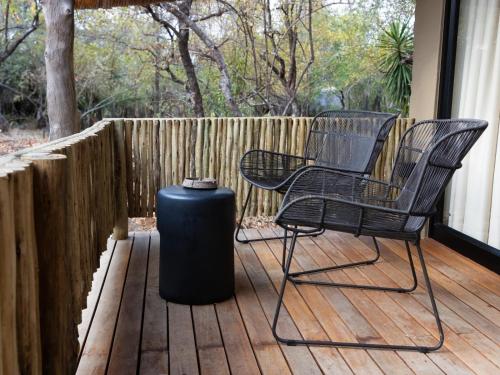 Balcony/terrace, KwaMbili Game Lodge in Thornybush Game Reserve
