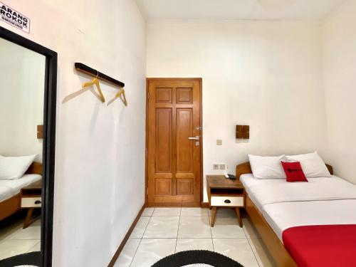 RedDoorz At Mystays Pemuda Cepu Blora Room Type - Standard Double Room