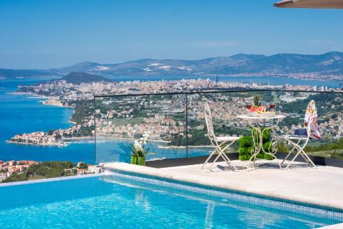 Villa Naaria, unique view, infinity pool and complete privacy, Podstrana