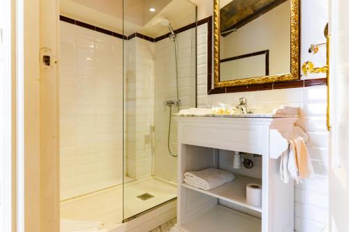 Double or Twin Room image 2