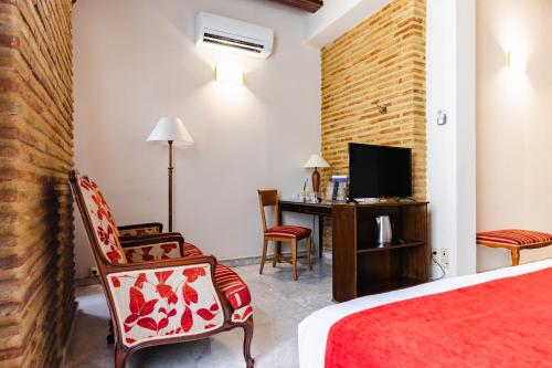 Double or Twin Room image 4