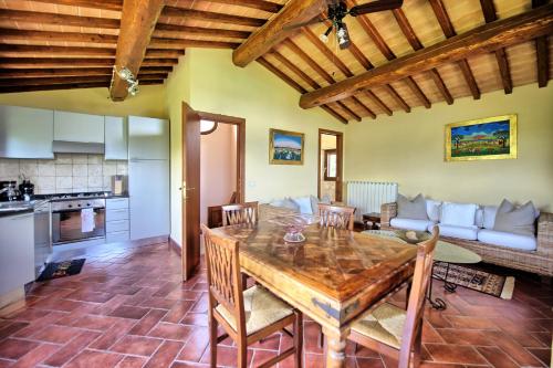 virtuve, Villa Ulivi by PosarelliVillas in Lucignano