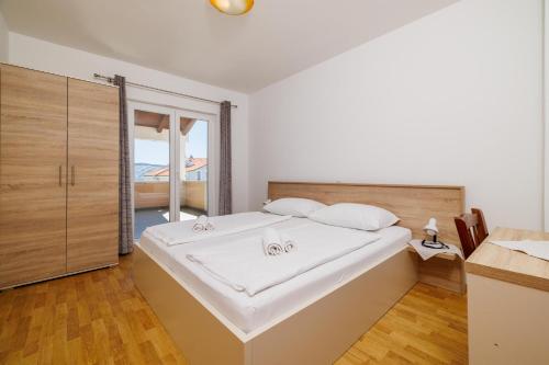 Two-Bedroom Apartment with Sea View image 8