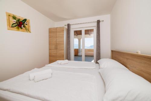 Two-Bedroom Apartment with Sea View image 7