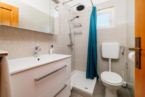 Two-Bedroom Apartment with Sea View image 9