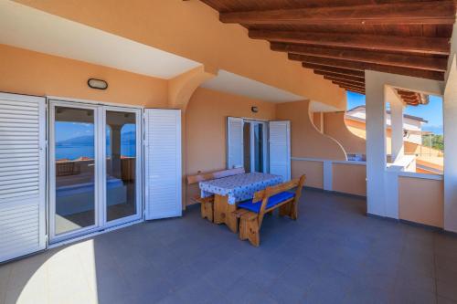 Two-Bedroom Apartment with Sea View image 3