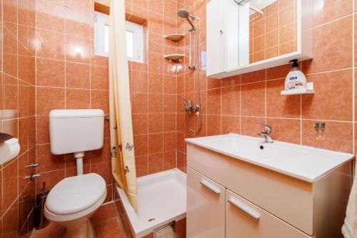 Two-Bedroom Apartment with Terrace image 8