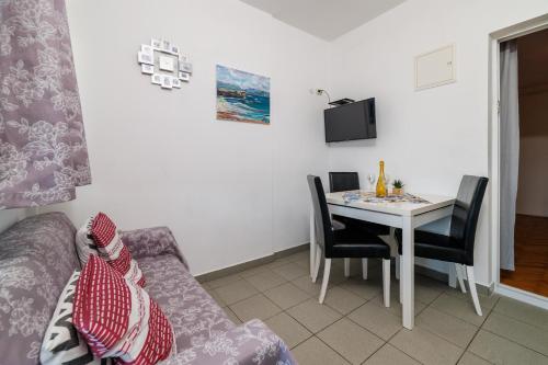 One-Bedroom apartment Standard image 10
