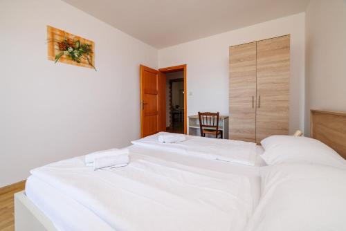Two-Bedroom Apartment with Terrace image 9