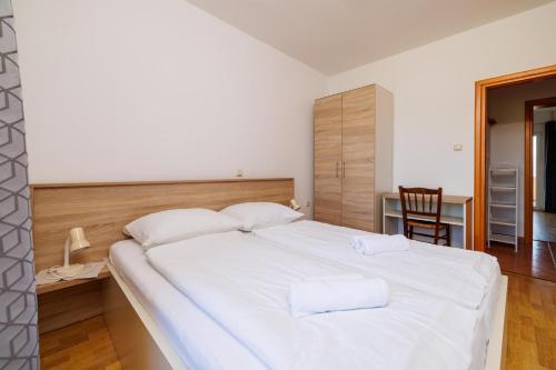 Two-Bedroom Apartment with Terrace image 5