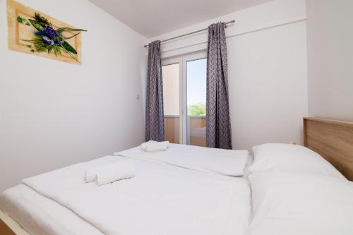 Two-Bedroom Apartment with Terrace image 6
