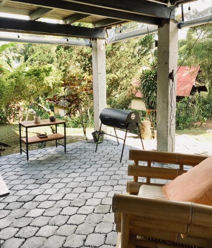 Lakeside retreat and Golf in Bedugul - Tap to explore photos