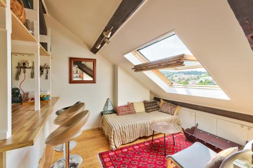 Rustic Bohemian Duplex in Meudon in มูดง