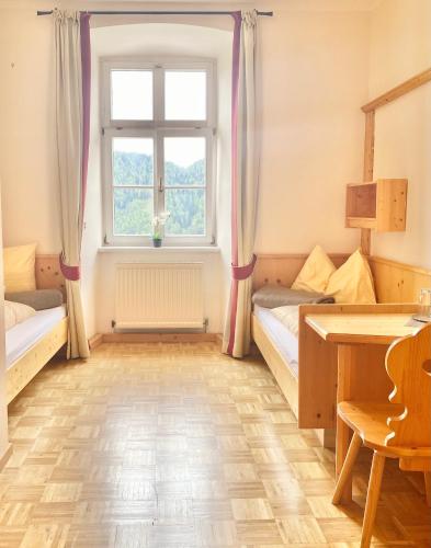 Twin Room with Mountain View