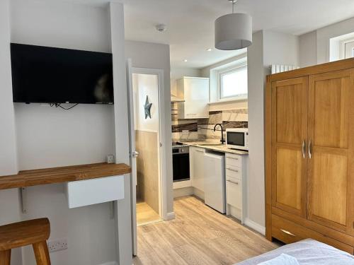 Studios 4&5 - Dedworth Road, Windsor, Windsor (photo 6)