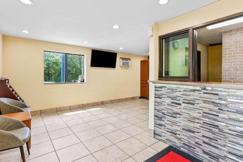 Econo Lodge Akron Copley Northwest in Montrose, USA
