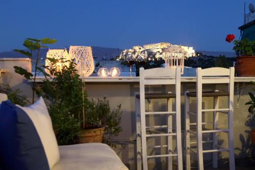 Live in Athens, THISEIO Residency, Our first love #01, Ateny