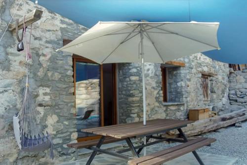 House with 2 bedrooms in Valloire with wonderful mountain view furnished garden and WiFi 1 km from the slopes - image 3