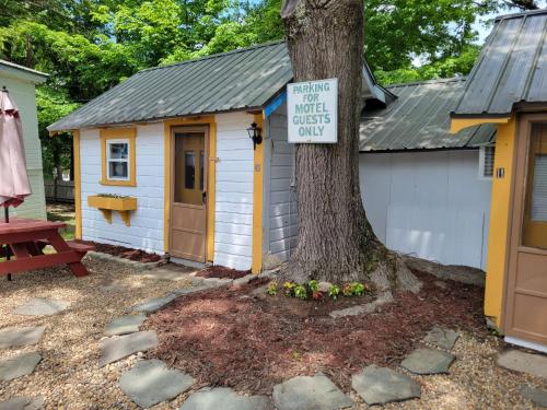 Weirs Beach Motel & Cottages - 숙소 외관