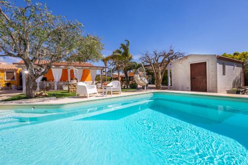 Luxury villa at Pozzallo at 390 meters about from the beach with private swimming pool