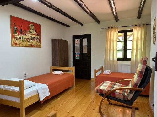 3 twin beds
