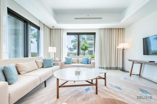 Instalaciones, Seafront 4BR Apartment with Assistant Room in The Address Fujairah Residences Block B, Fujairah by D in Fujairah Beach