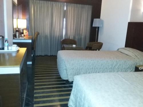 2 twin beds