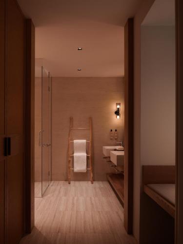 Courtyard Suite with Private Jacuzzi [Newly Renovated] image 4