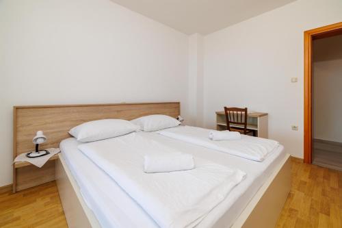 Two-Bedroom Apartment with Sea View image 6
