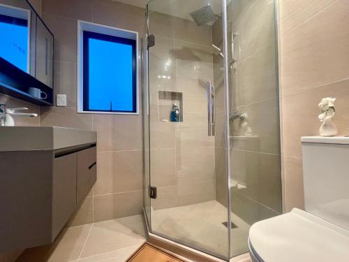 Free carpark, 4-bedroom house, Auckland (photo 2)