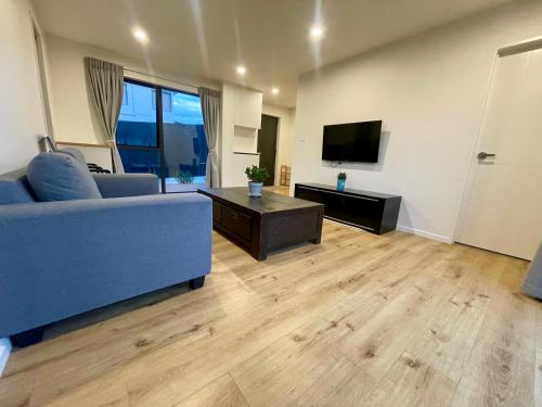 Free carpark, 4-bedroom house, Auckland (photo 5)