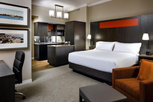 One King West Hotel & Residence
