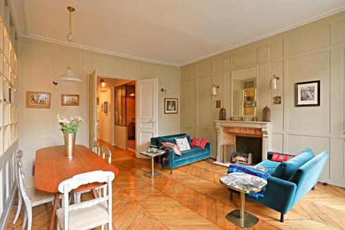 Beautiful apartment Jardin Luxemboug rue Férou, Parigi