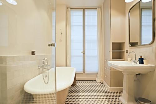 Beautiful apartment Jardin Luxemboug rue Férou, Paris (photo 9)