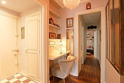 Beautiful apartment Jardin Luxemboug rue Férou, Paris (photo 10)