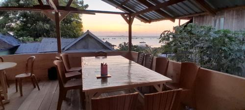 Ekas beach guesthouse and restaurant in Tanjung Ringgit