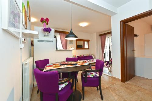 One-Bedroom Apartment image 5