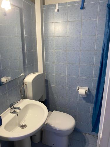 Economy Double Room image 10