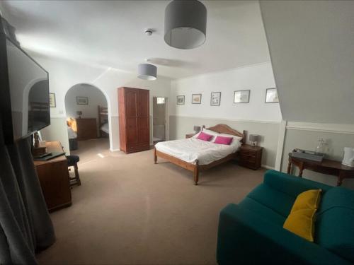 Trimstone Manor Hotel - image 13