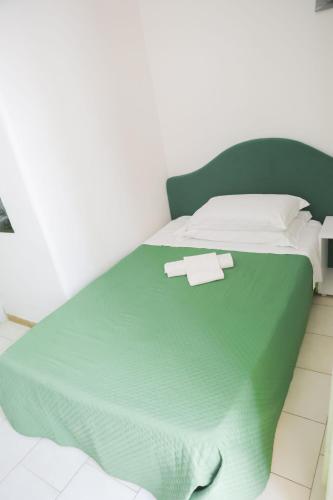 Single Room image 5