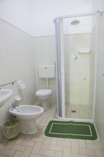 Single Room image 4