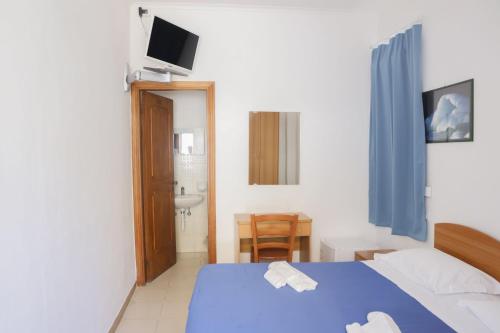 Economy Double Room image 4