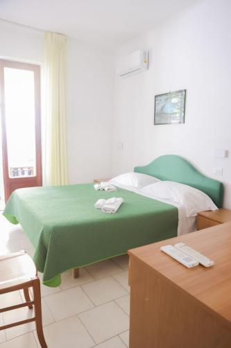 Economy Double Room image 2