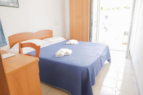 Economy Double Room image 3