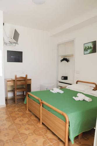 Standard Double Room image 8