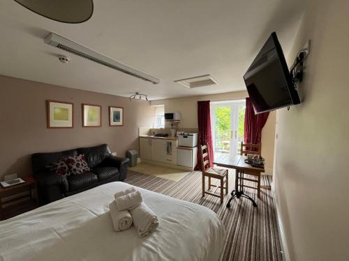 Trimstone Manor Hotel - image 10