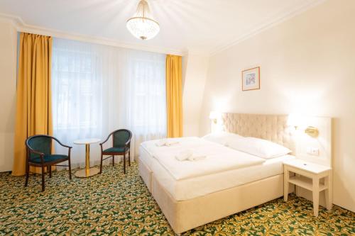 Double Room image 9