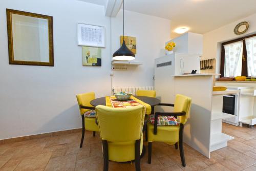 Apartment image 10
