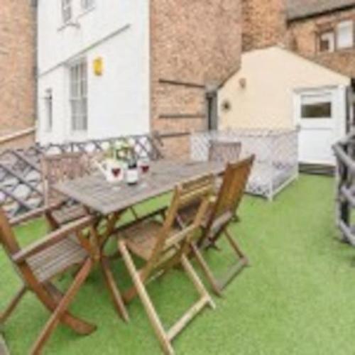 Crescent Cottage, sleeps 8, pet friendly in ติวเกสเบอรี